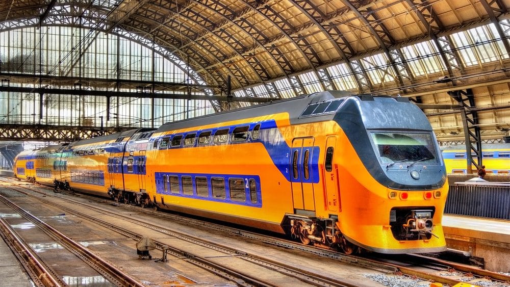 is there is a train from amsterdam airport to amsterdam city center